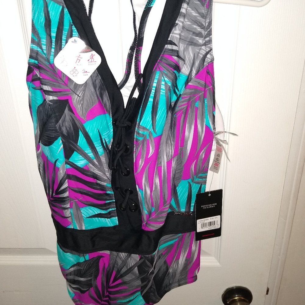 Swimsuit - Picture 3 of 4